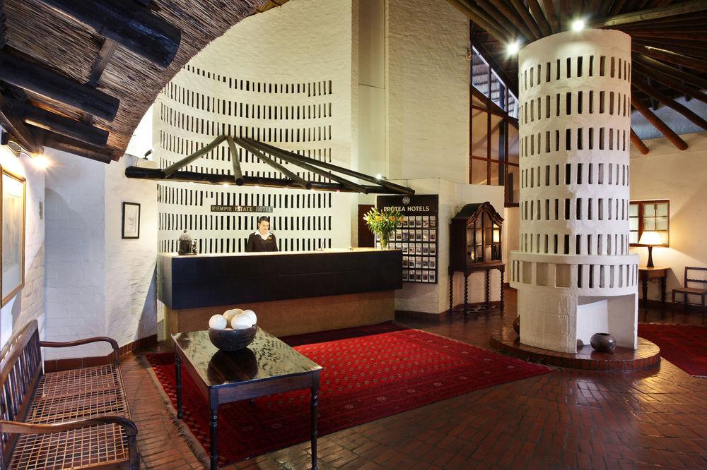 Protea Hotel By Marriott Oudtshoorn Riempie Estate Exterior photo