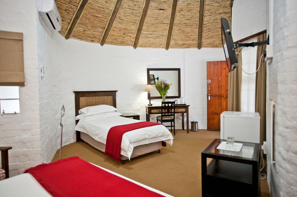 Protea Hotel By Marriott Oudtshoorn Riempie Estate Exterior photo