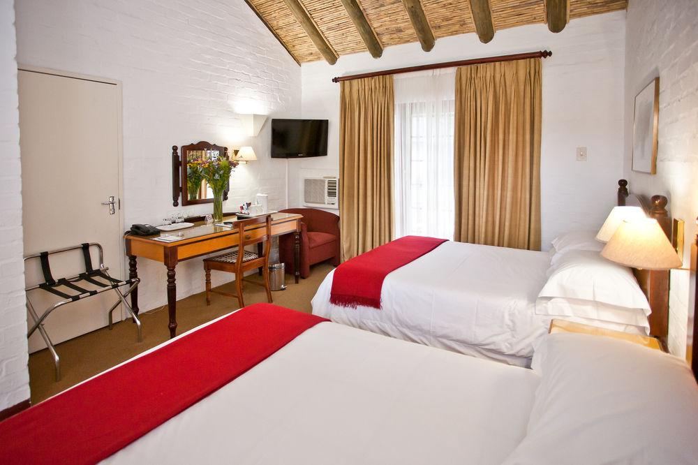 Protea Hotel By Marriott Oudtshoorn Riempie Estate Exterior photo