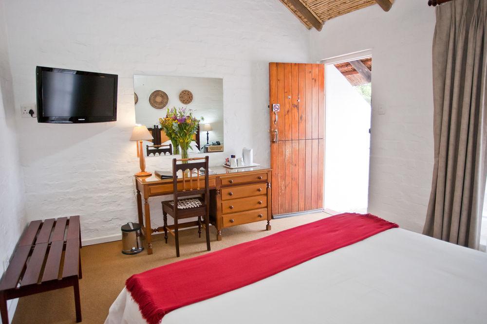 Protea Hotel By Marriott Oudtshoorn Riempie Estate Exterior photo
