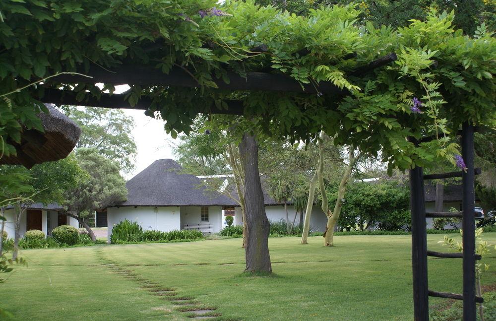 Protea Hotel By Marriott Oudtshoorn Riempie Estate Exterior photo