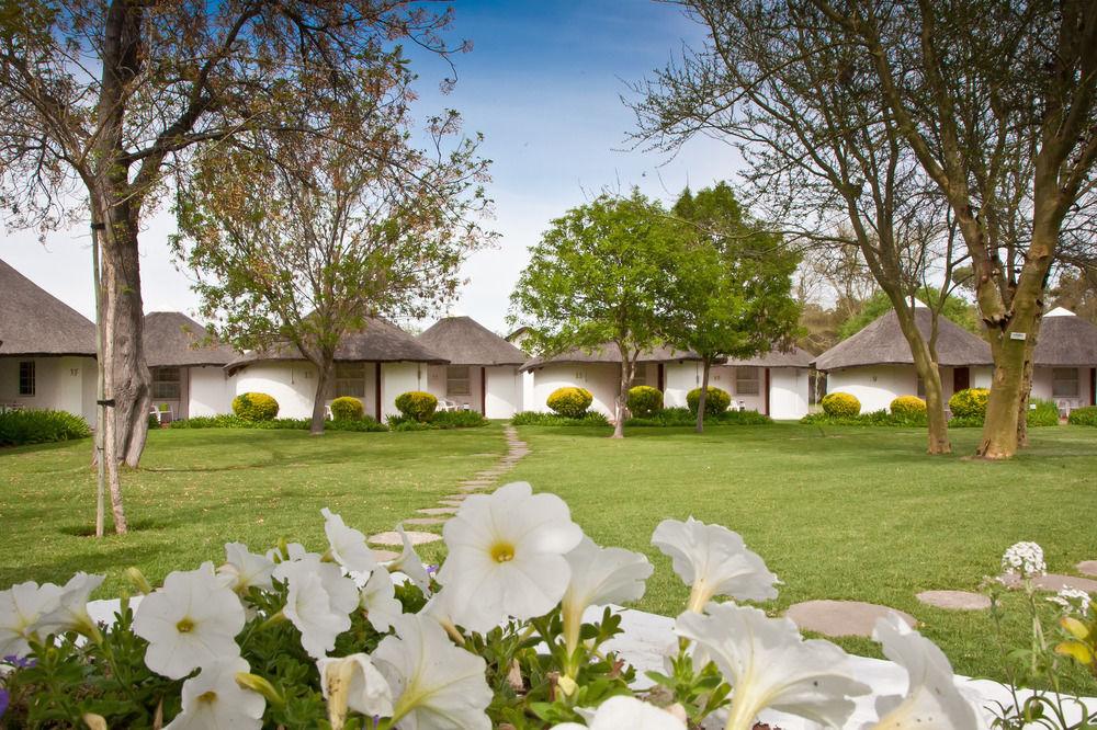 Protea Hotel By Marriott Oudtshoorn Riempie Estate Exterior photo