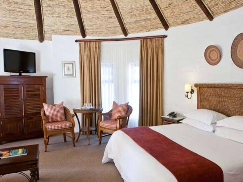 Protea Hotel By Marriott Oudtshoorn Riempie Estate Exterior photo