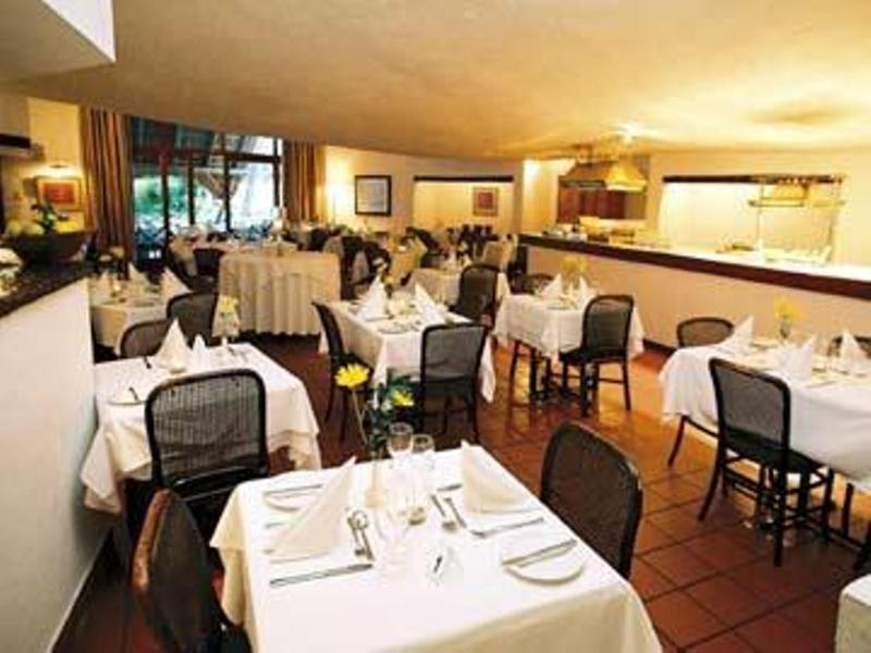 Protea Hotel By Marriott Oudtshoorn Riempie Estate Exterior photo