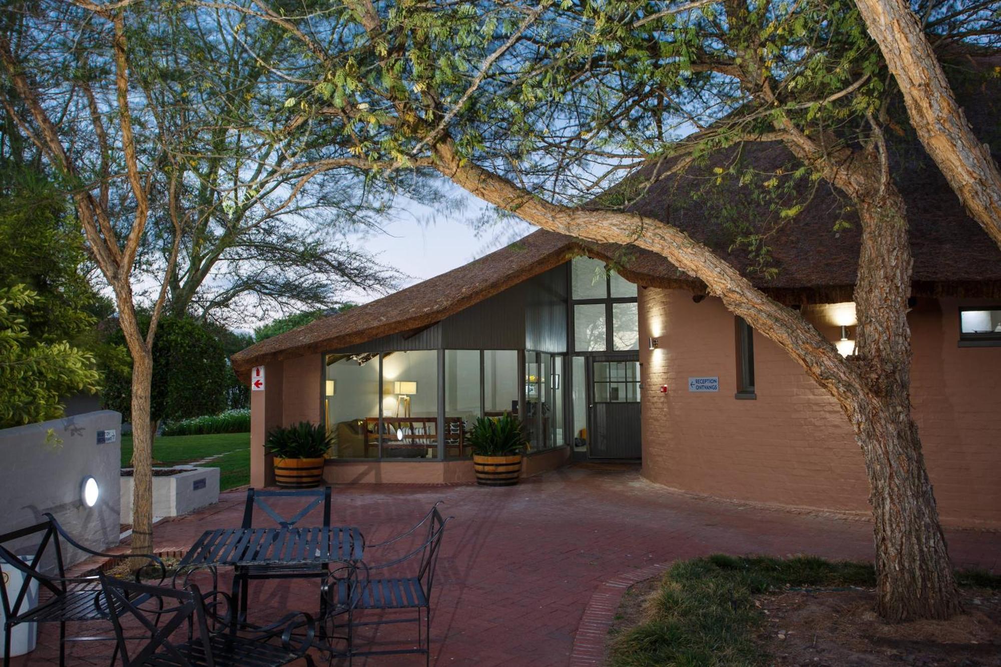 Protea Hotel By Marriott Oudtshoorn Riempie Estate Exterior photo