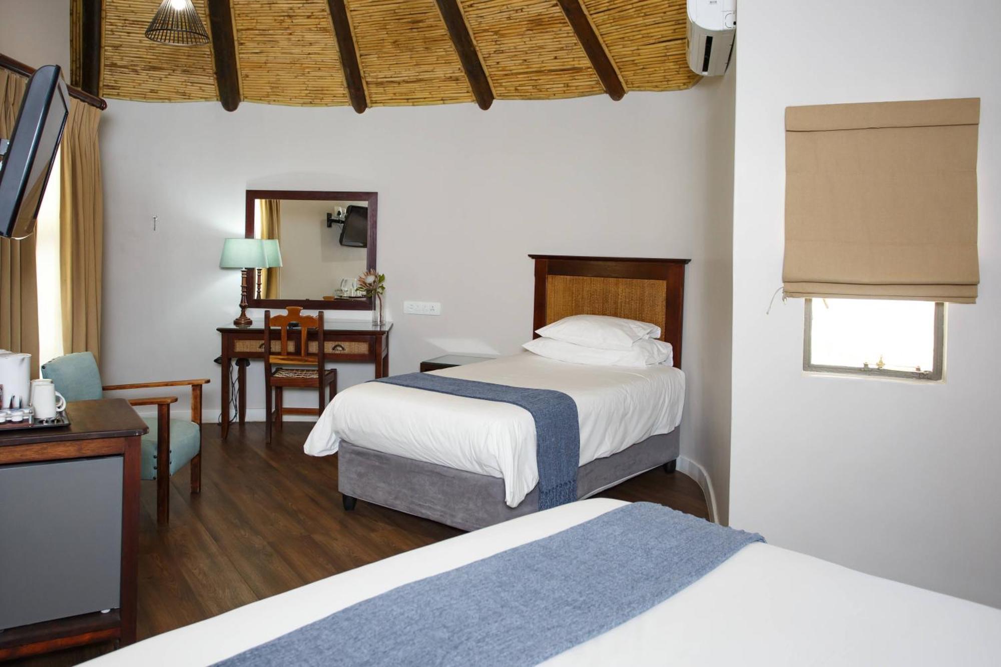 Protea Hotel By Marriott Oudtshoorn Riempie Estate Exterior photo