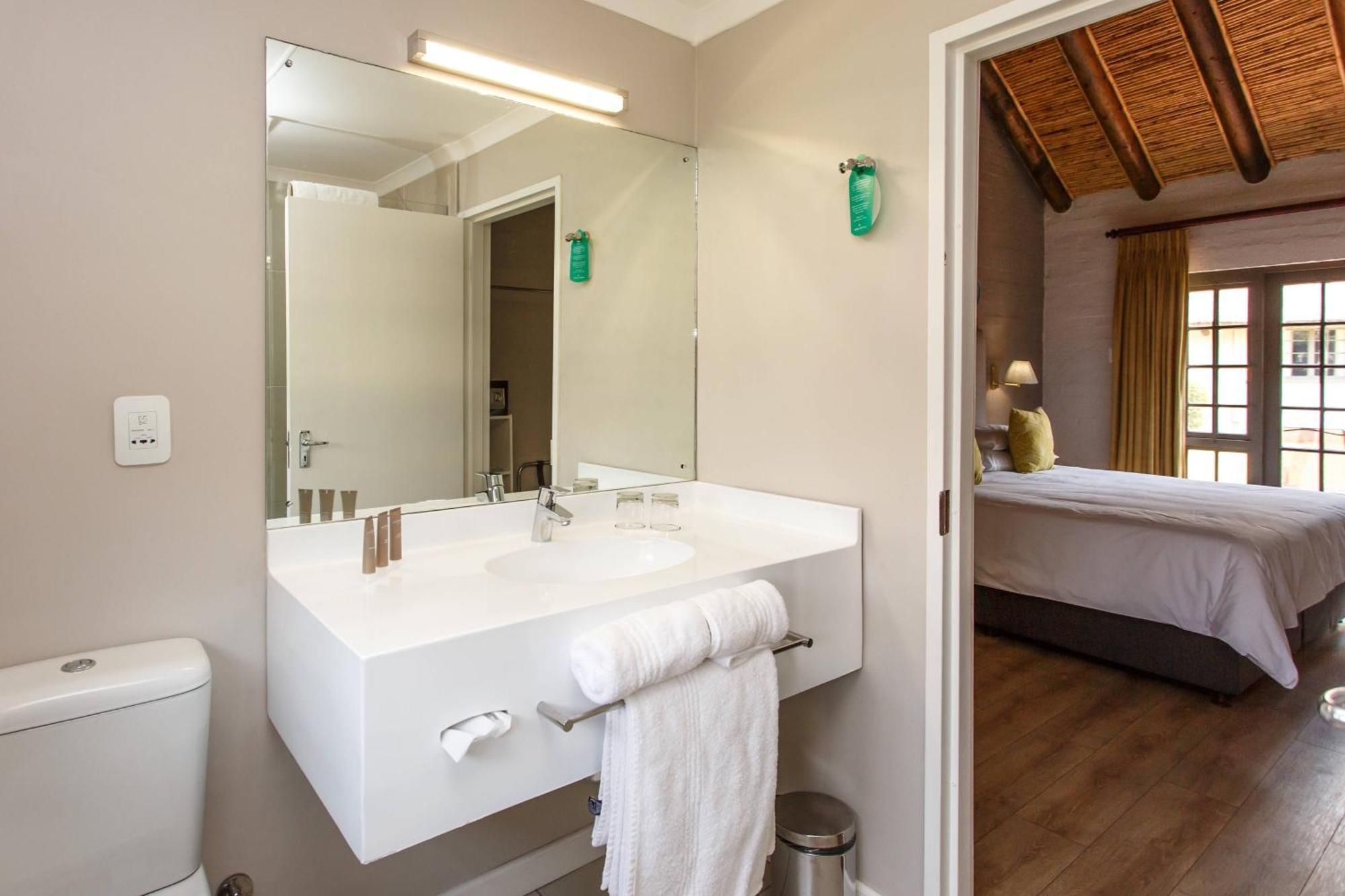 Protea Hotel By Marriott Oudtshoorn Riempie Estate Exterior photo