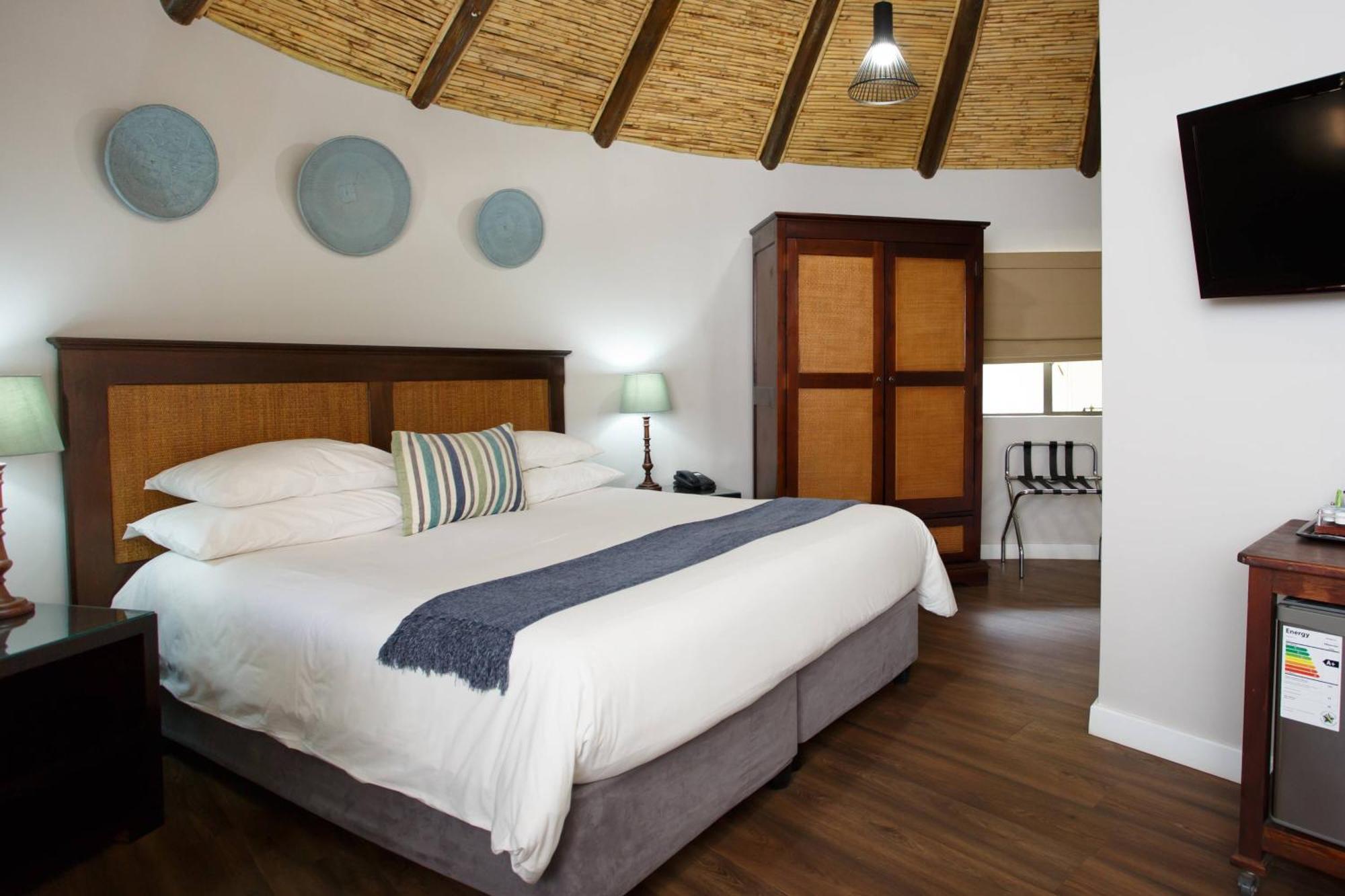 Protea Hotel By Marriott Oudtshoorn Riempie Estate Exterior photo