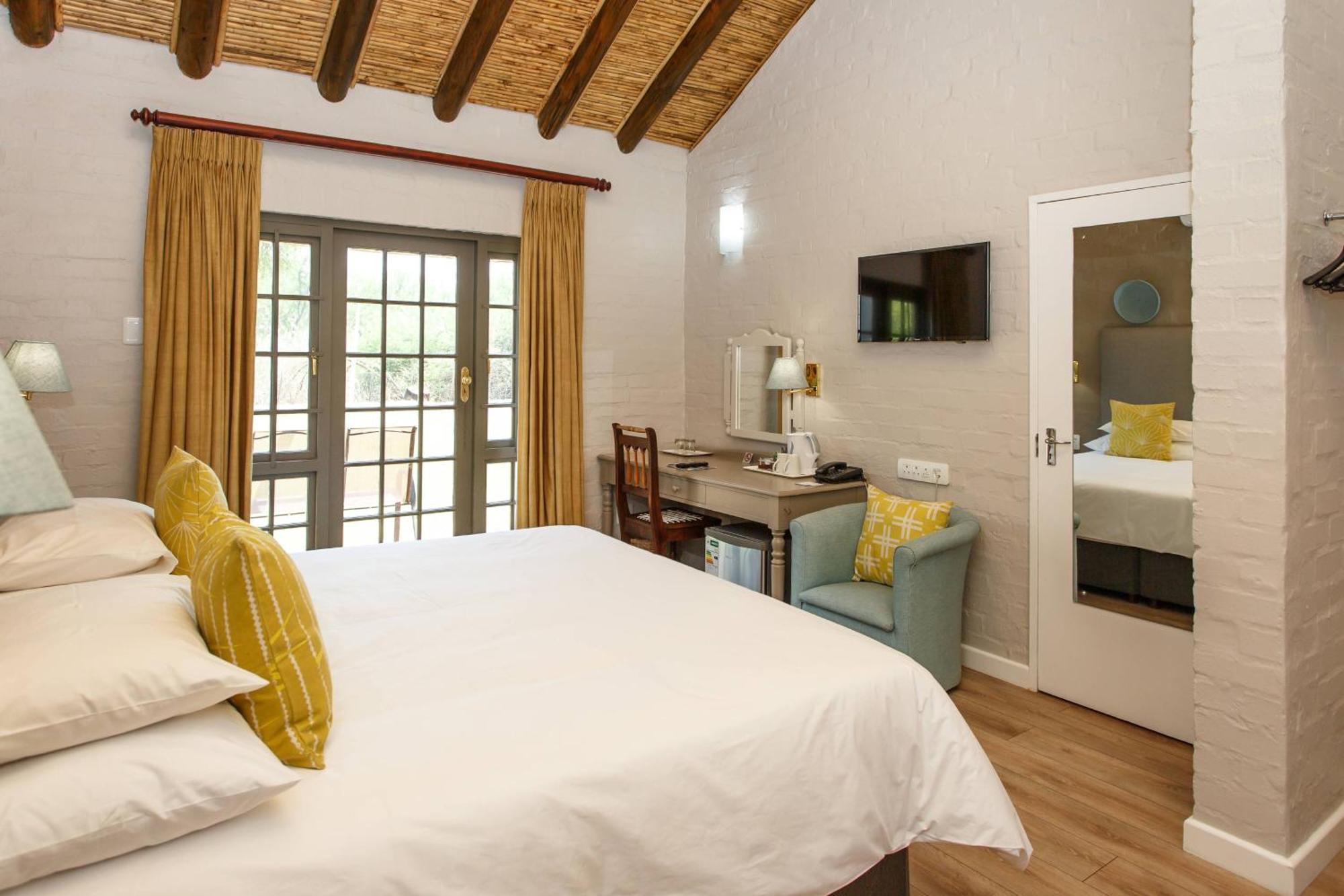 Protea Hotel By Marriott Oudtshoorn Riempie Estate Exterior photo