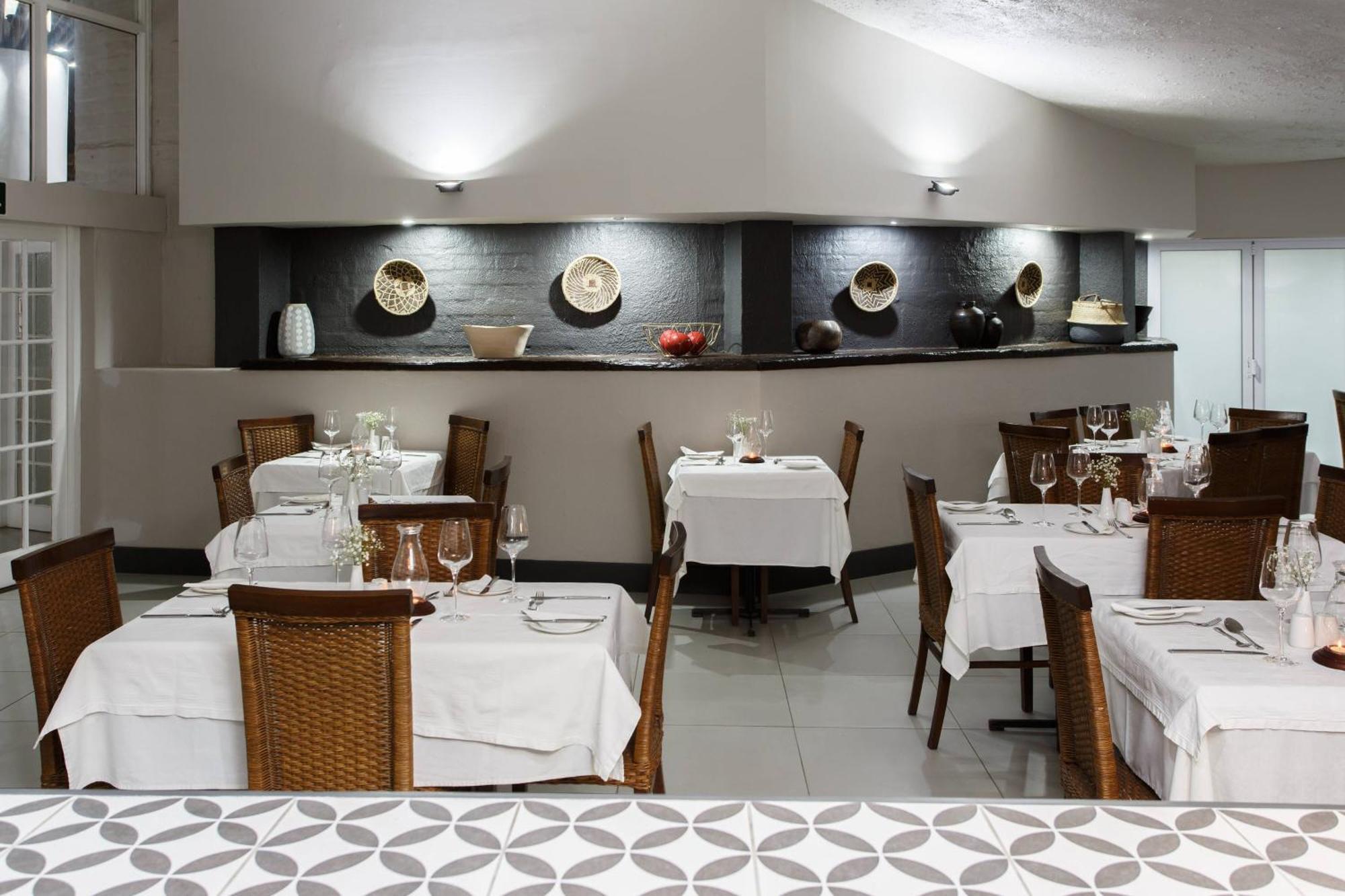 Protea Hotel By Marriott Oudtshoorn Riempie Estate Exterior photo