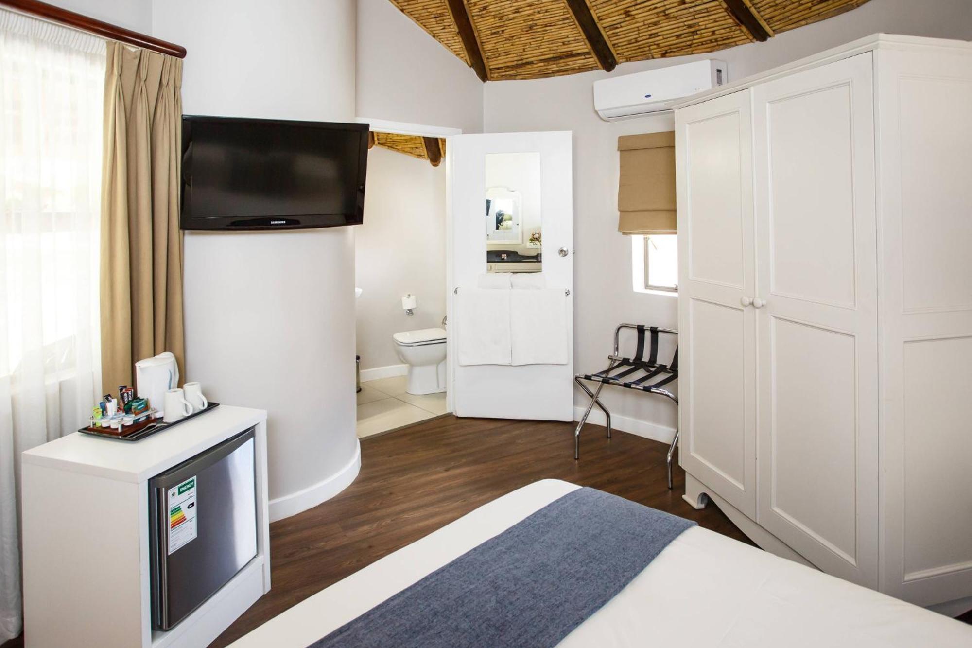 Protea Hotel By Marriott Oudtshoorn Riempie Estate Exterior photo