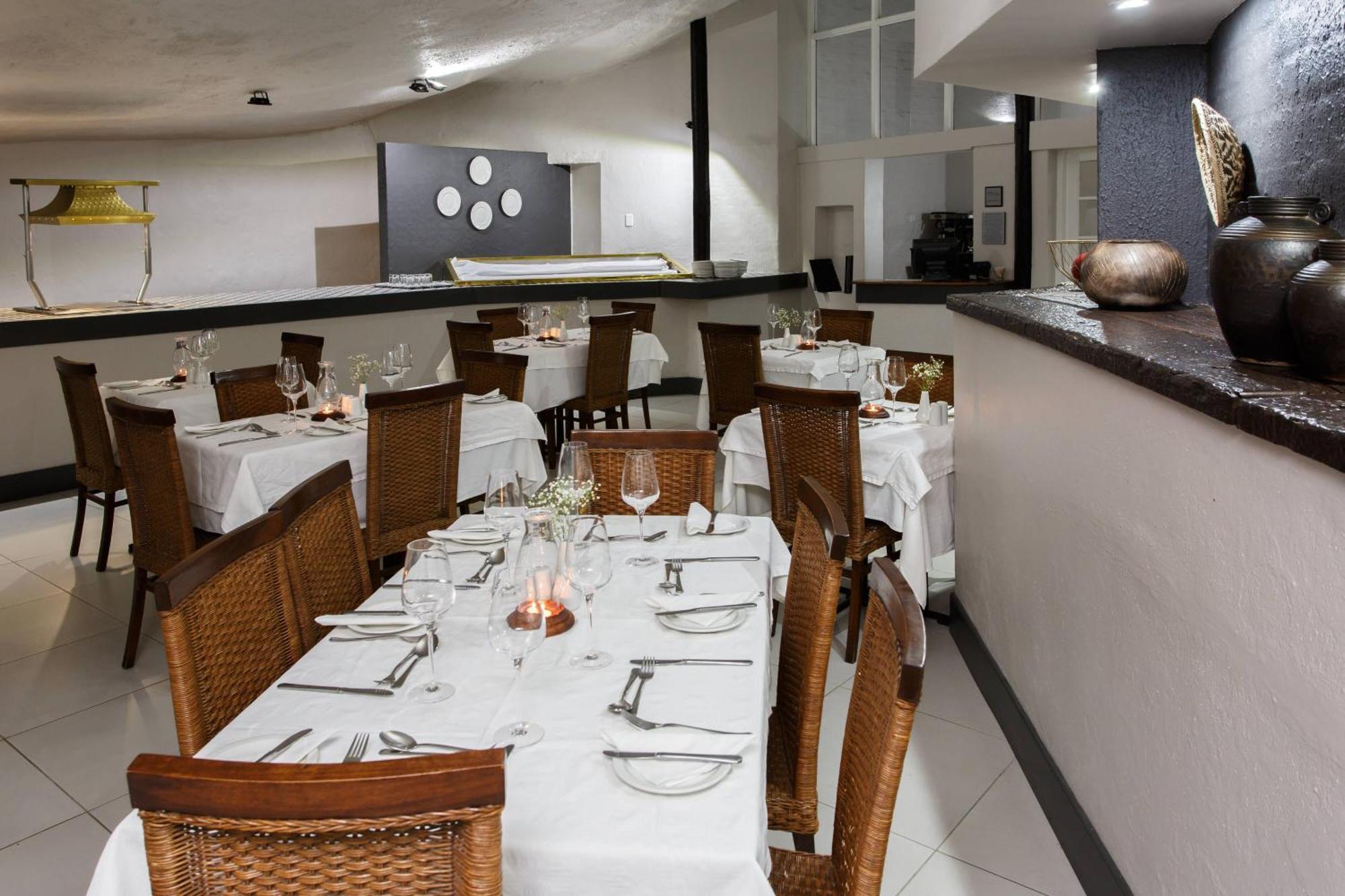 Protea Hotel By Marriott Oudtshoorn Riempie Estate Exterior photo