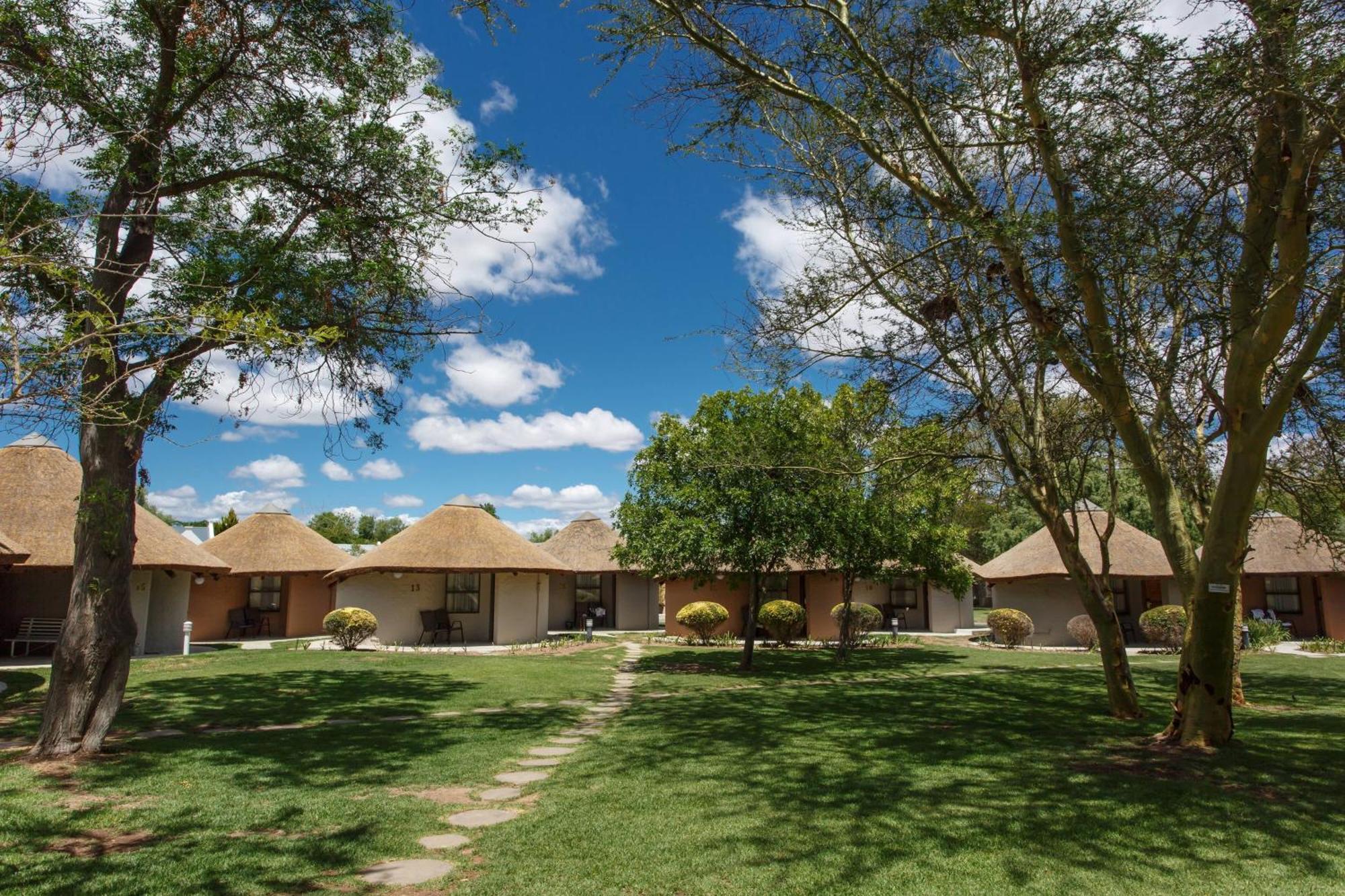 Protea Hotel By Marriott Oudtshoorn Riempie Estate Exterior photo