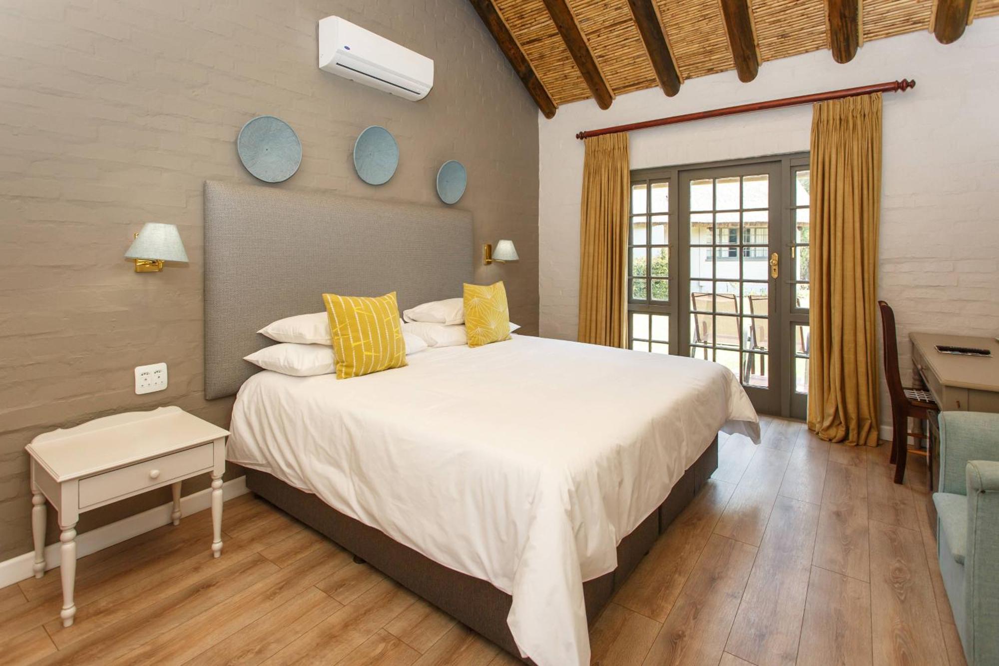 Protea Hotel By Marriott Oudtshoorn Riempie Estate Exterior photo