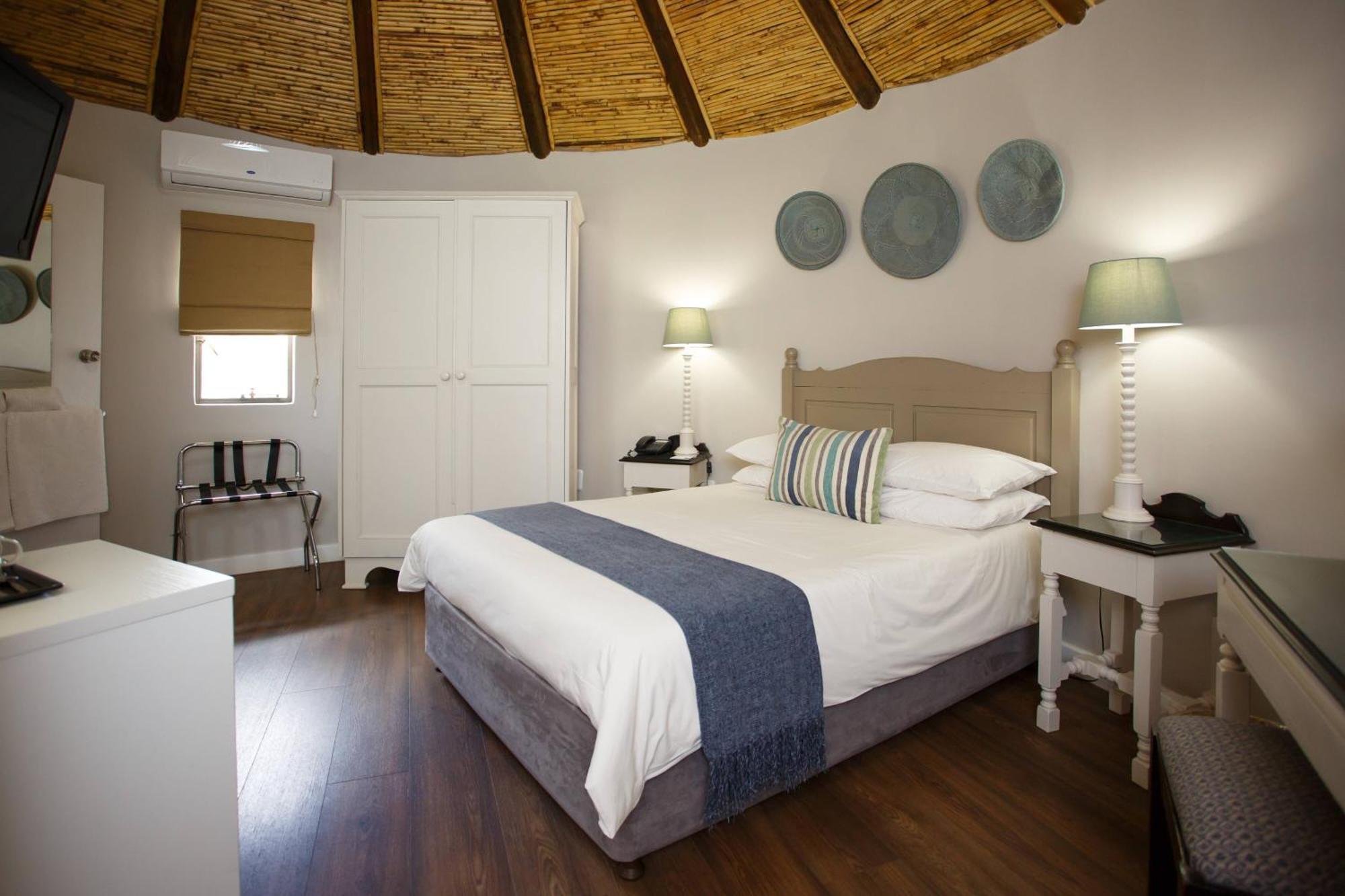 Protea Hotel By Marriott Oudtshoorn Riempie Estate Exterior photo