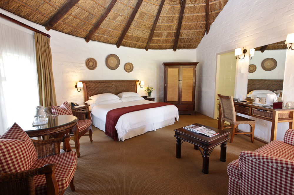 Protea Hotel By Marriott Oudtshoorn Riempie Estate Exterior photo