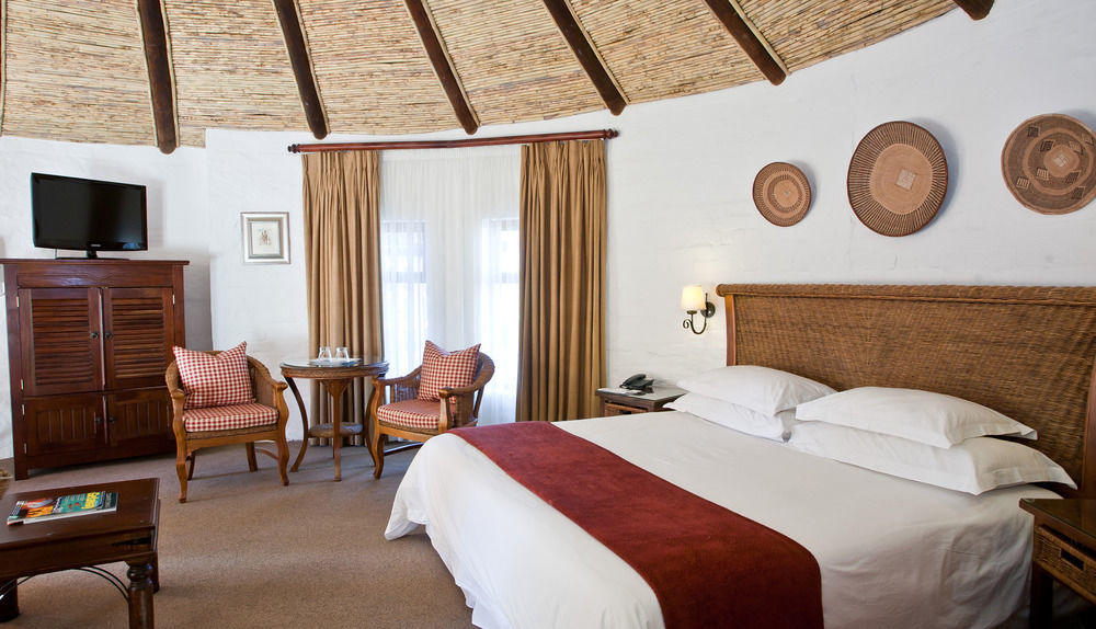 Protea Hotel By Marriott Oudtshoorn Riempie Estate Exterior photo