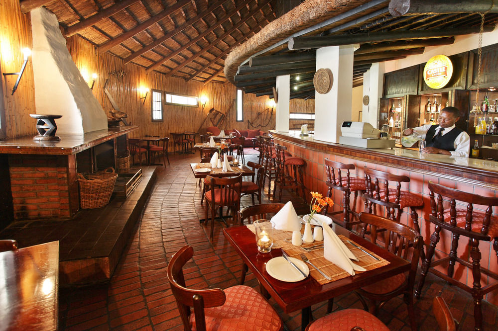 Protea Hotel By Marriott Oudtshoorn Riempie Estate Exterior photo