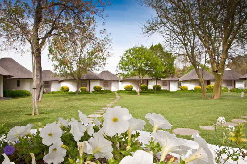 Protea Hotel By Marriott Oudtshoorn Riempie Estate Exterior photo