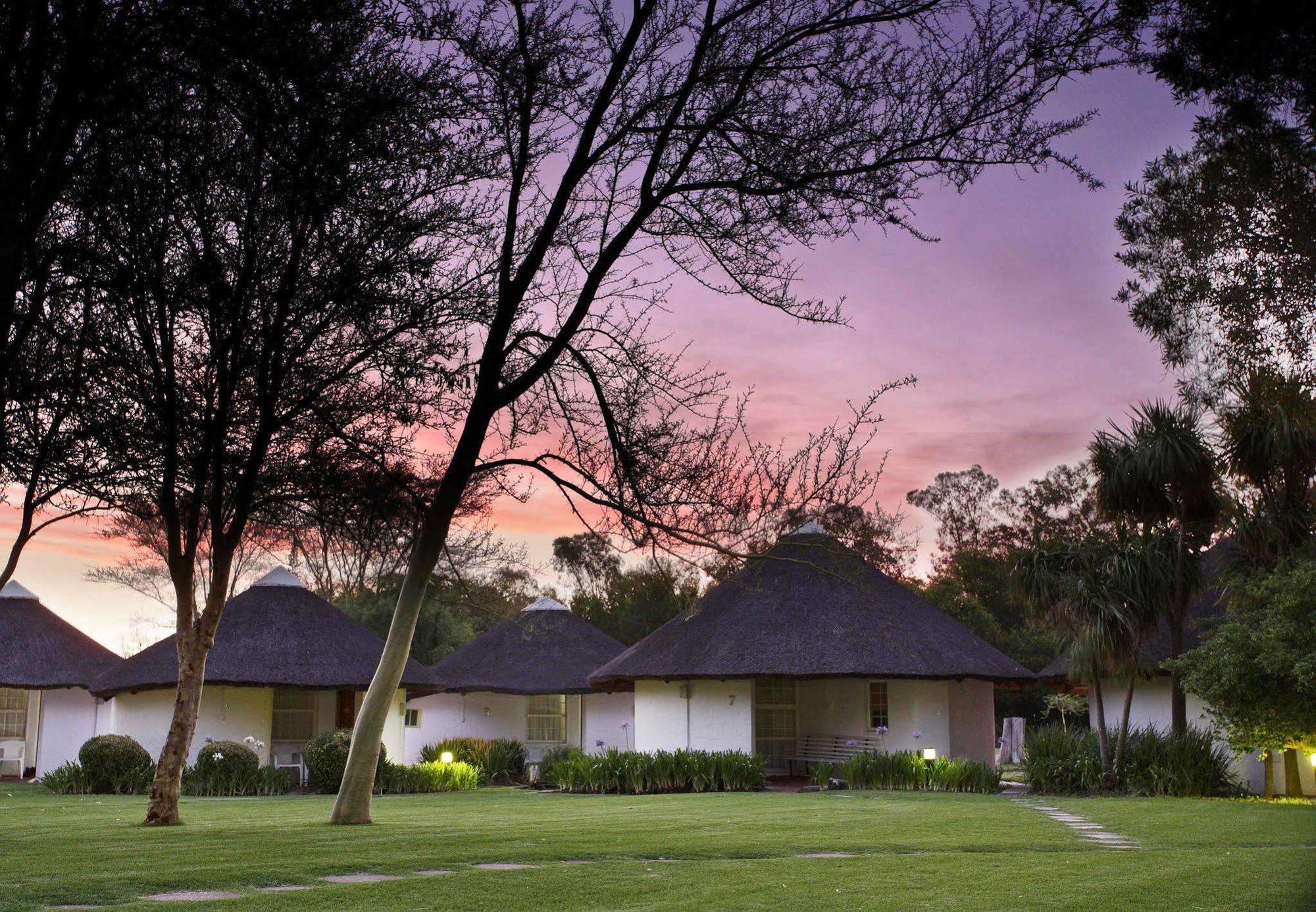 Protea Hotel By Marriott Oudtshoorn Riempie Estate Exterior photo