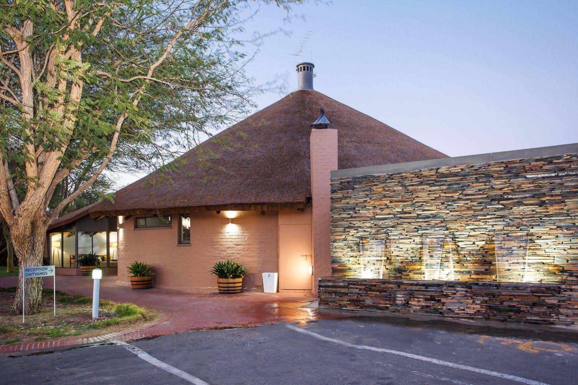 Protea Hotel By Marriott Oudtshoorn Riempie Estate Exterior photo
