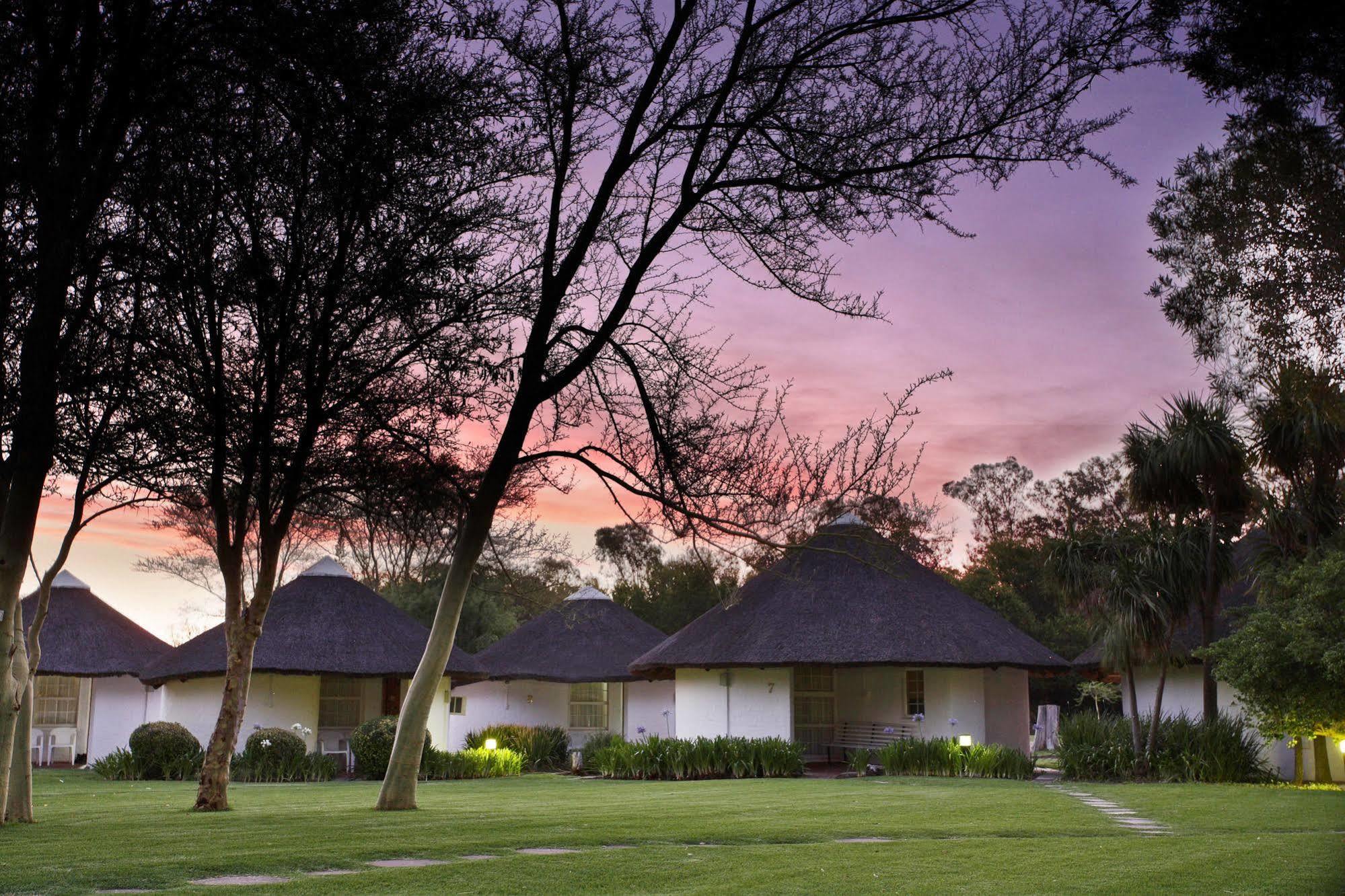 Protea Hotel By Marriott Oudtshoorn Riempie Estate Exterior photo