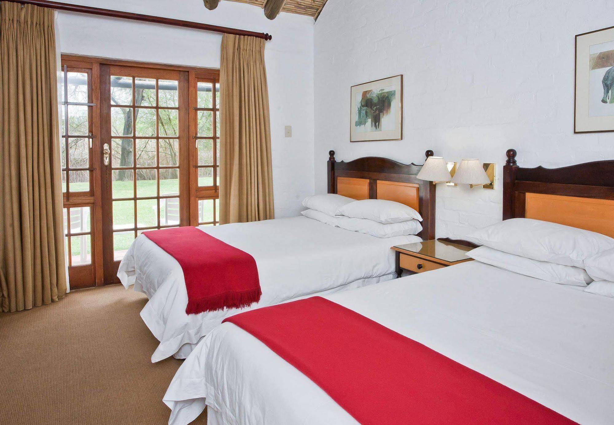 Protea Hotel By Marriott Oudtshoorn Riempie Estate Exterior photo