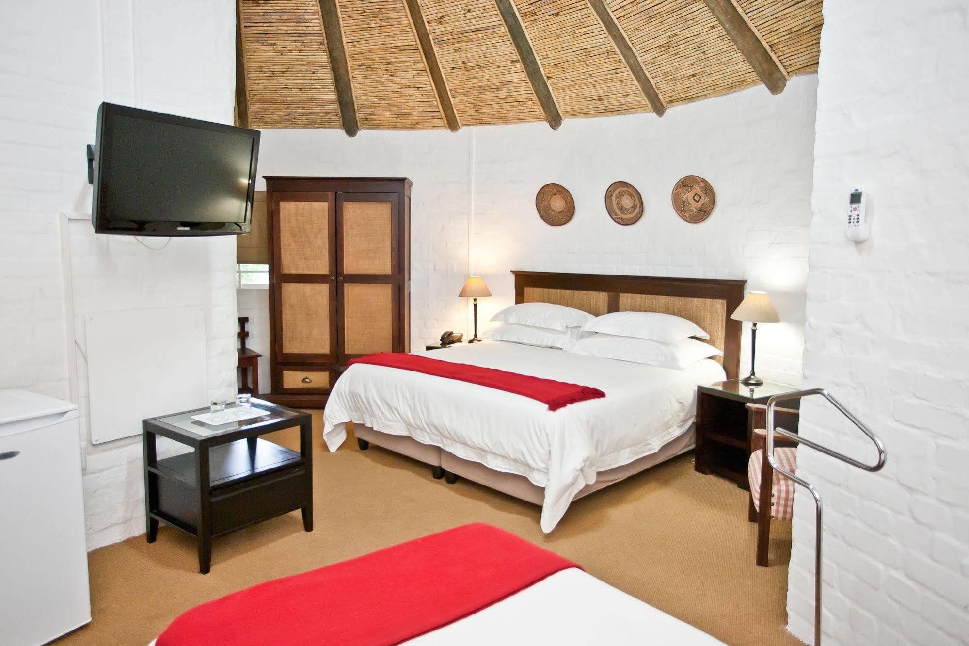 Protea Hotel By Marriott Oudtshoorn Riempie Estate Exterior photo