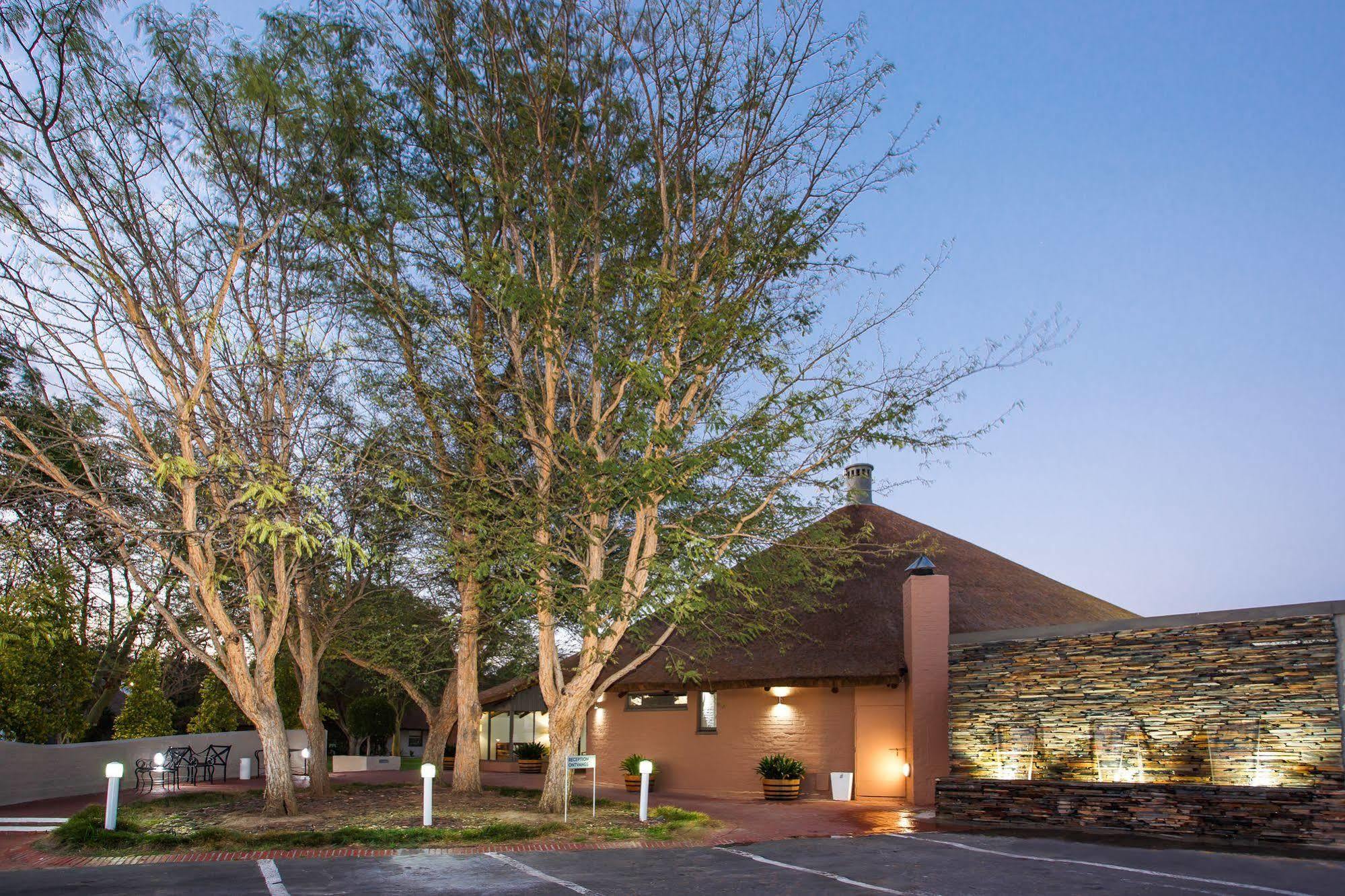 Protea Hotel By Marriott Oudtshoorn Riempie Estate Exterior photo