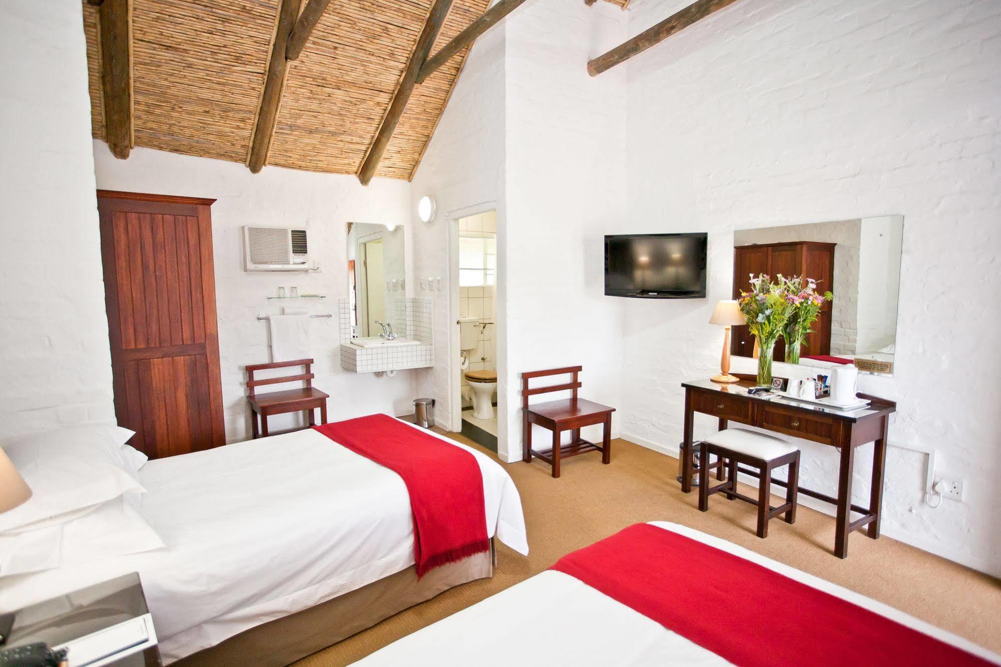 Protea Hotel By Marriott Oudtshoorn Riempie Estate Exterior photo