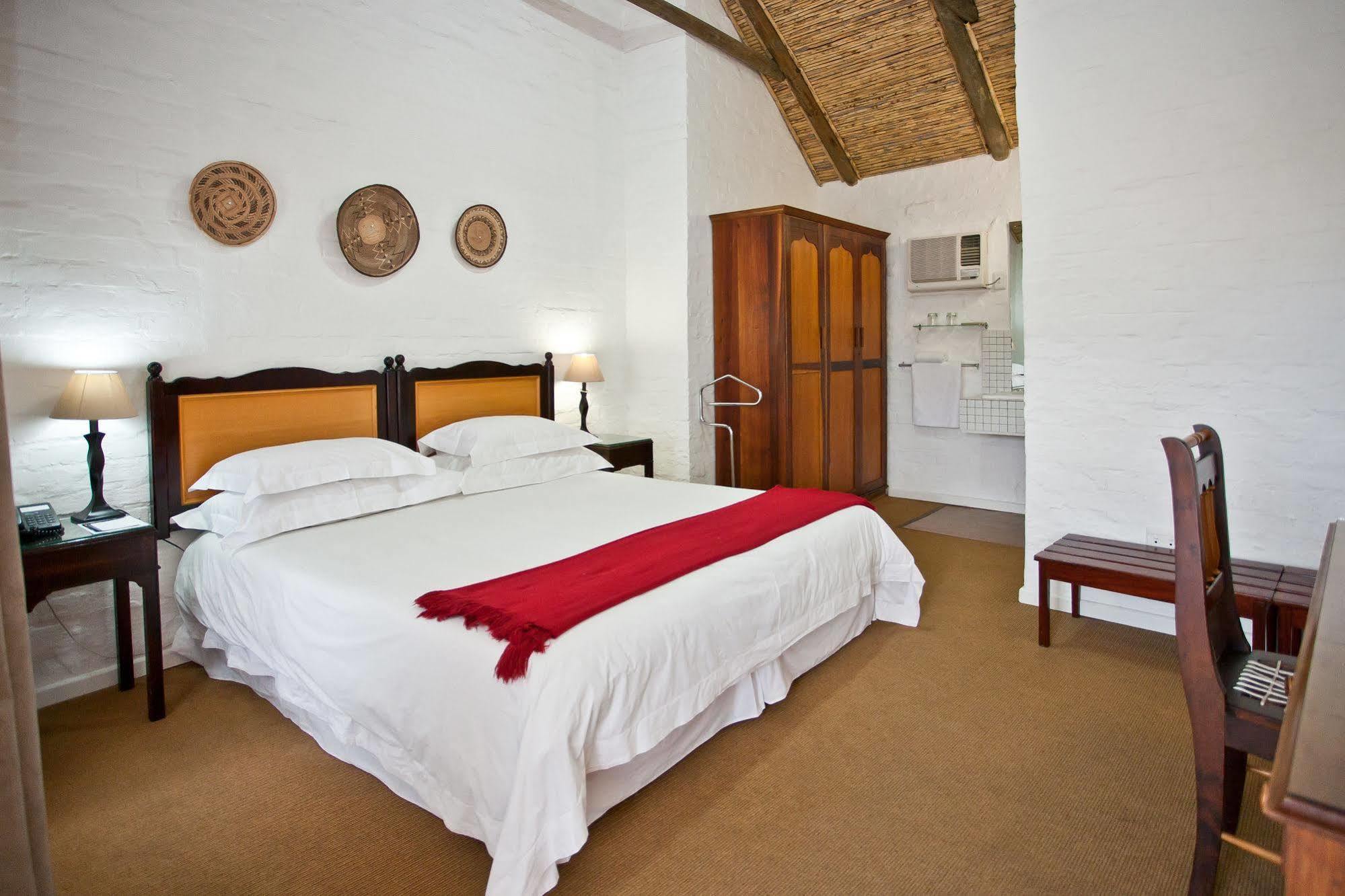 Protea Hotel By Marriott Oudtshoorn Riempie Estate Exterior photo