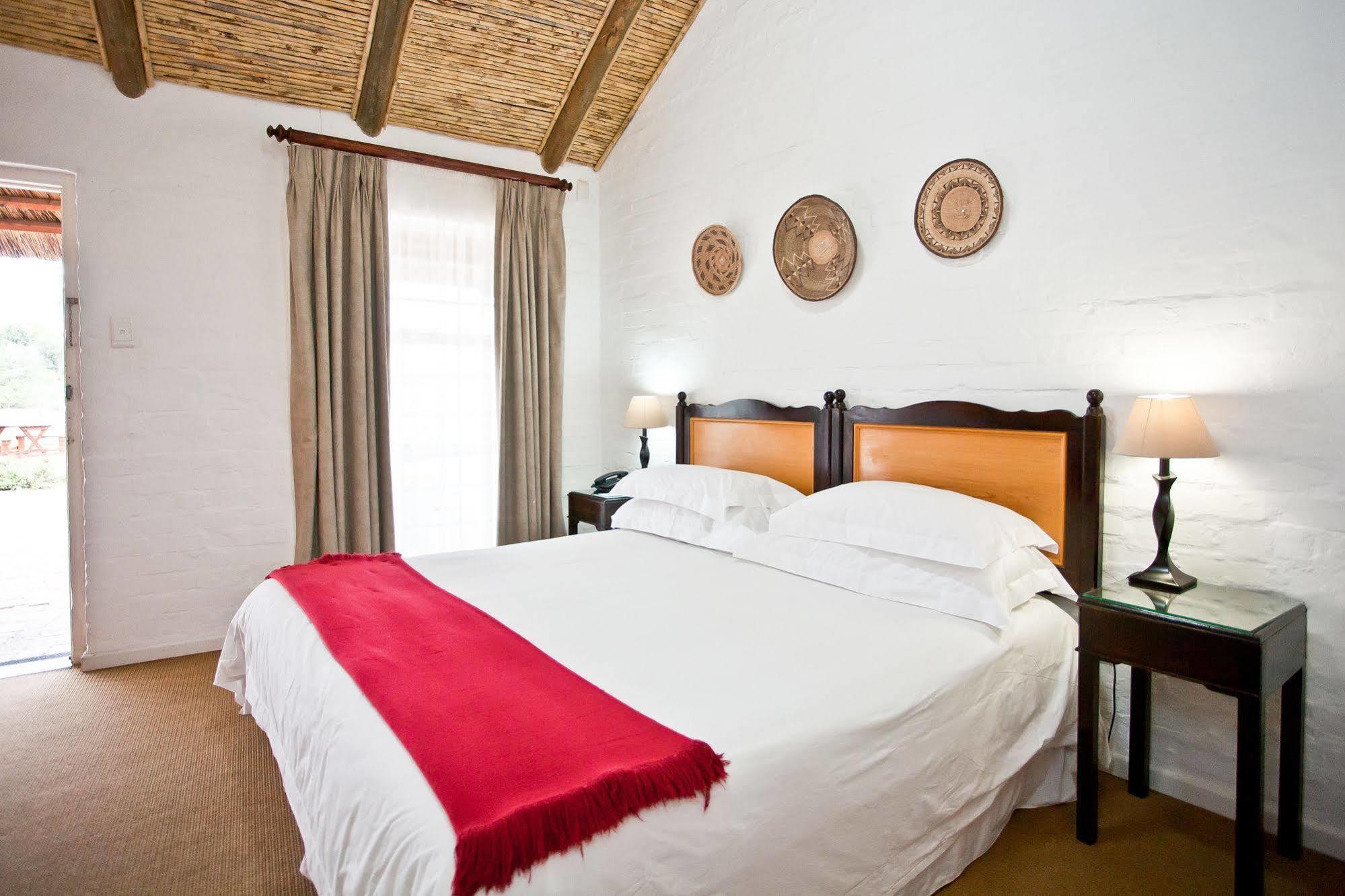 Protea Hotel By Marriott Oudtshoorn Riempie Estate Exterior photo